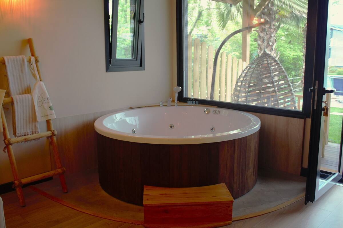 senior suite | jetted bathtub