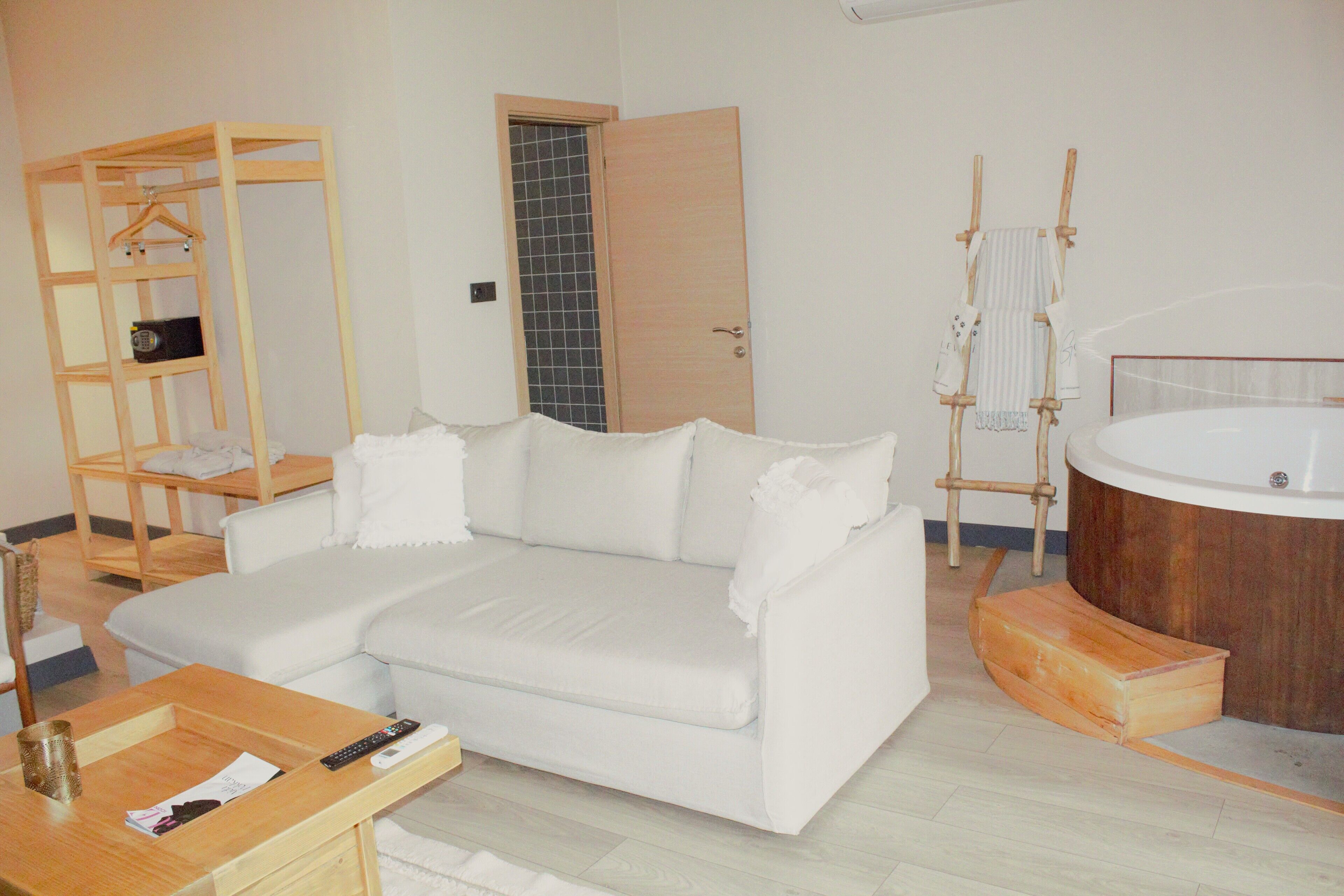 junior suite | living area | 40-inch smart tv with satellite channels, tv, netflix