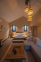 小型套房 | 埃及棉床单、高档床上用品、Select Comfort 床、迷你吧