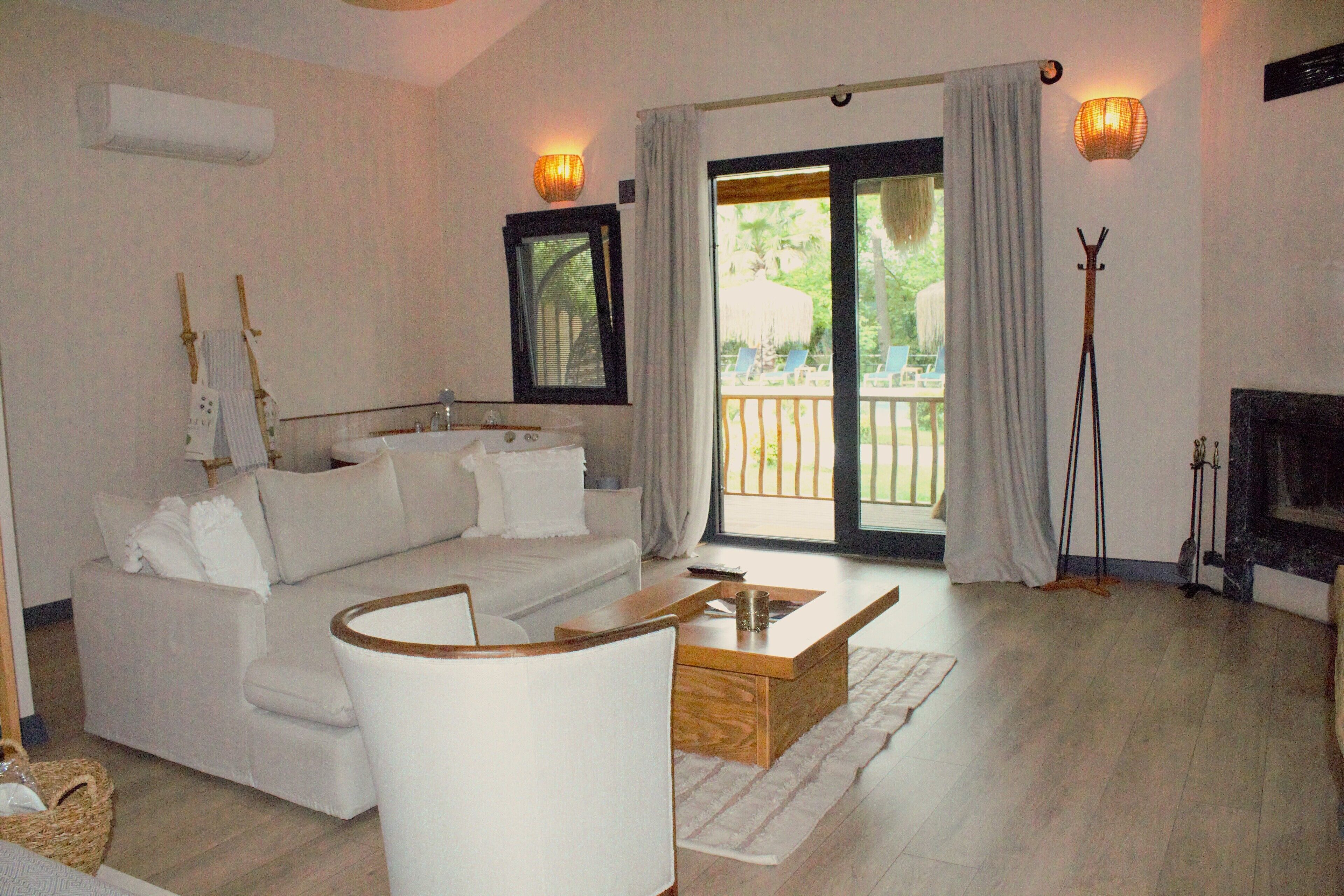 junior suite | living area | 40-inch smart tv with satellite channels, tv, netflix