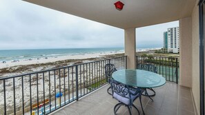 Outdoor dining - 🌊Phoenix X 403 - Beautiful 3BR Gulf Front Condo🌊 (Orange Beach)