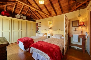 2 chambres, fer et planche à repasser, Wi-Fi gratuit, draps fournis