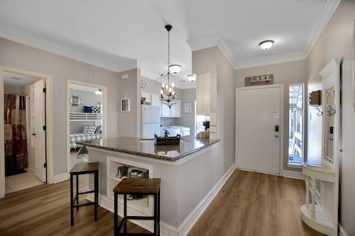 Upscale Escape on Lake Conroe in April Sound! “On Lake Time” 3-2 on First Floor!