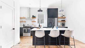 Coffee/tea maker, fridge, microwave, oven