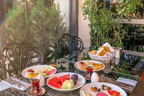 Bao gồm bữa sáng buffet hàng ngày