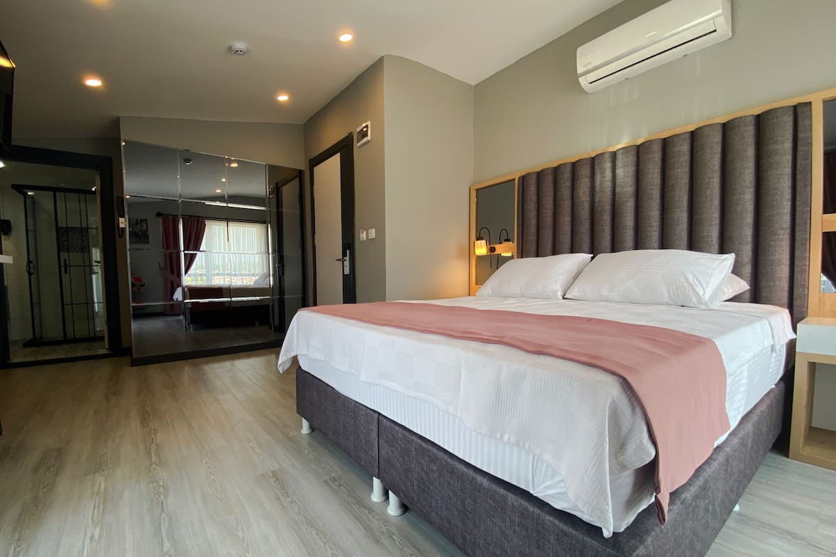 Panoramic Room, Multiple Beds, Non Smoking, Mountain View | Premium bedding, free minibar items, individually decorated