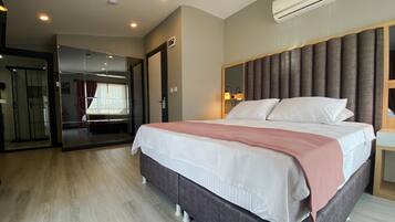Panoramic Room, Multiple Beds, Non Smoking, Mountain View | Premium bedding, free minibar items, individually decorated