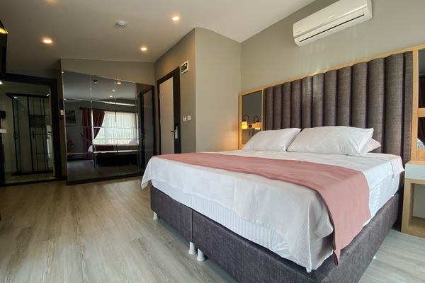 Habitación panorámica, varias camas, no fumadores, vistas a la montaña | Ropa de cama de alta calidad y minibar (con algunos artículos gratuitos)