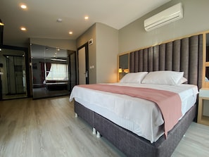 Quarto panorâmico, várias camas, para não fumantes, vista para a montanha | Roupas de cama premium, frigobar (abastecido com alguns itens grátis)