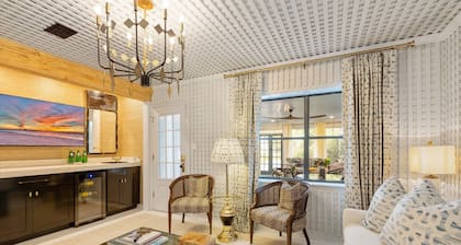 Le Hibou Blanc (A) - Fairhope: Laid-back Sophistication