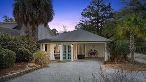 A house with a covered porch, a bicycle, and a well-maintained garden. - Le Hibou Blanc (A) - Fairhope: Laid-back Sophistication (Fairhope)
