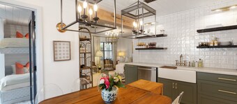 Le Hibou Blanc (A) - Fairhope: Laid-back Sophistication