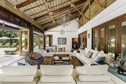 Deluxe Villa | Living area | 42-inch flat-screen TV with cable channels, TV
