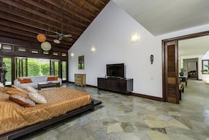 Deluxe Villa | In-room safe, individually decorated, individually furnished, desk