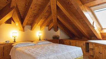 1 makuuhuone, minibaari, tallelokero huoneessa, työpöytä