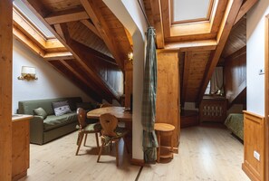 Comfort Suite | Minibar, in-room safe, desk, blackout drapes - Hotel Europa Residence (Asiago)