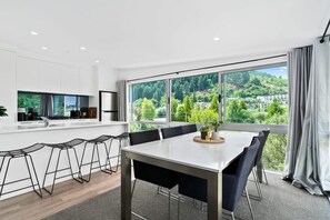 Dining - Central Queenstown Luxury (Queenstown)