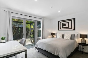 3 bedrooms, iron/ironing board, WiFi, bed sheets - Central Queenstown Luxury (Queenstown)