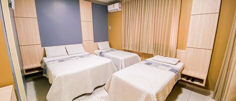 Bureau, espace de travail pour ordinateur portable, Wi-Fi gratuit