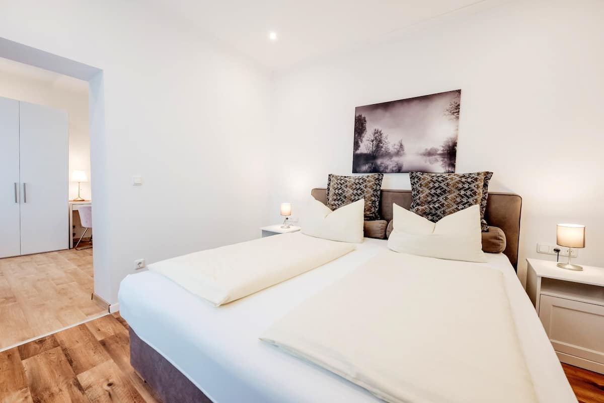 Double Room | Desk, free WiFi, bed sheets