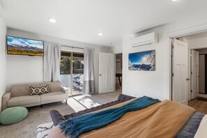 3 bedrooms, desk, iron/ironing board, travel cot