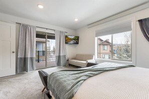 3 Schlafzimmer, Schreibtisch, Bügeleisen/Bügelbrett, Reisekinderbett