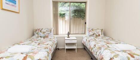 2 chambres, fer et planche à repasser, Wi-Fi, draps fournis