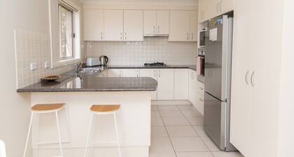 Franklin Villa - Central, Comfy & Convenient