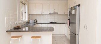 Franklin Villa - Central, Comfy & Convenient