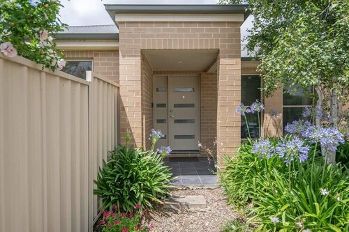 Franklin Villa - Central, Comfy & Convenient