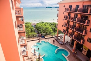 Outdoor pool, a heated pool - Jurerê Beach Village - Studio (Florianópolis)