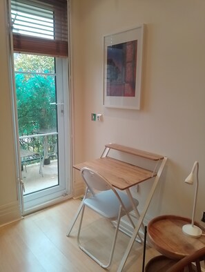 Interior - Luxury Apartment in London, Richmond Kew with Free Underground Parking  (Richmond)