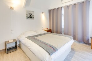 1 habitación, tabla de planchar con plancha, wifi gratis y ropa de cama 