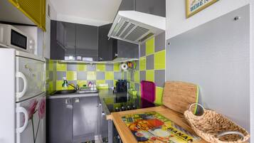 Frigorifero, microonde, forno, macchina per tè/caffè