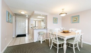 Dining - Prime Oceanfront Resort! 2BR/2BA Oceanview avail 8/08-8/15 SeaWatch Island Club! (Hilton Head Island)
