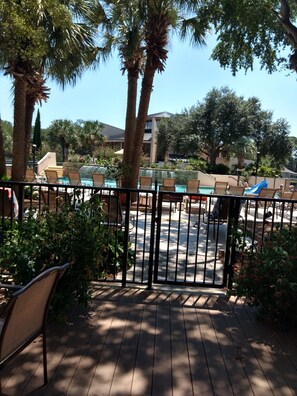 Property grounds - Prime Oceanfront Resort! 2BR/2BA Oceanview avail 8/08-8/15 SeaWatch Island Club! (Hilton Head Island)