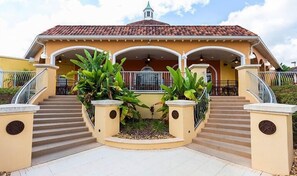 Departamento, varias camas (Maria's Regal Palms Resort Townhouse) | Exterior