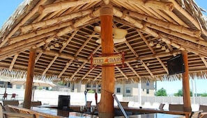 Departamento, varias camas (Maria's Regal Palms Resort Townhouse) | Alberca