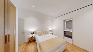 4 Schlafzimmer, Zimmersafe, Bügeleisen/Bügelbrett, Reisekinderbett