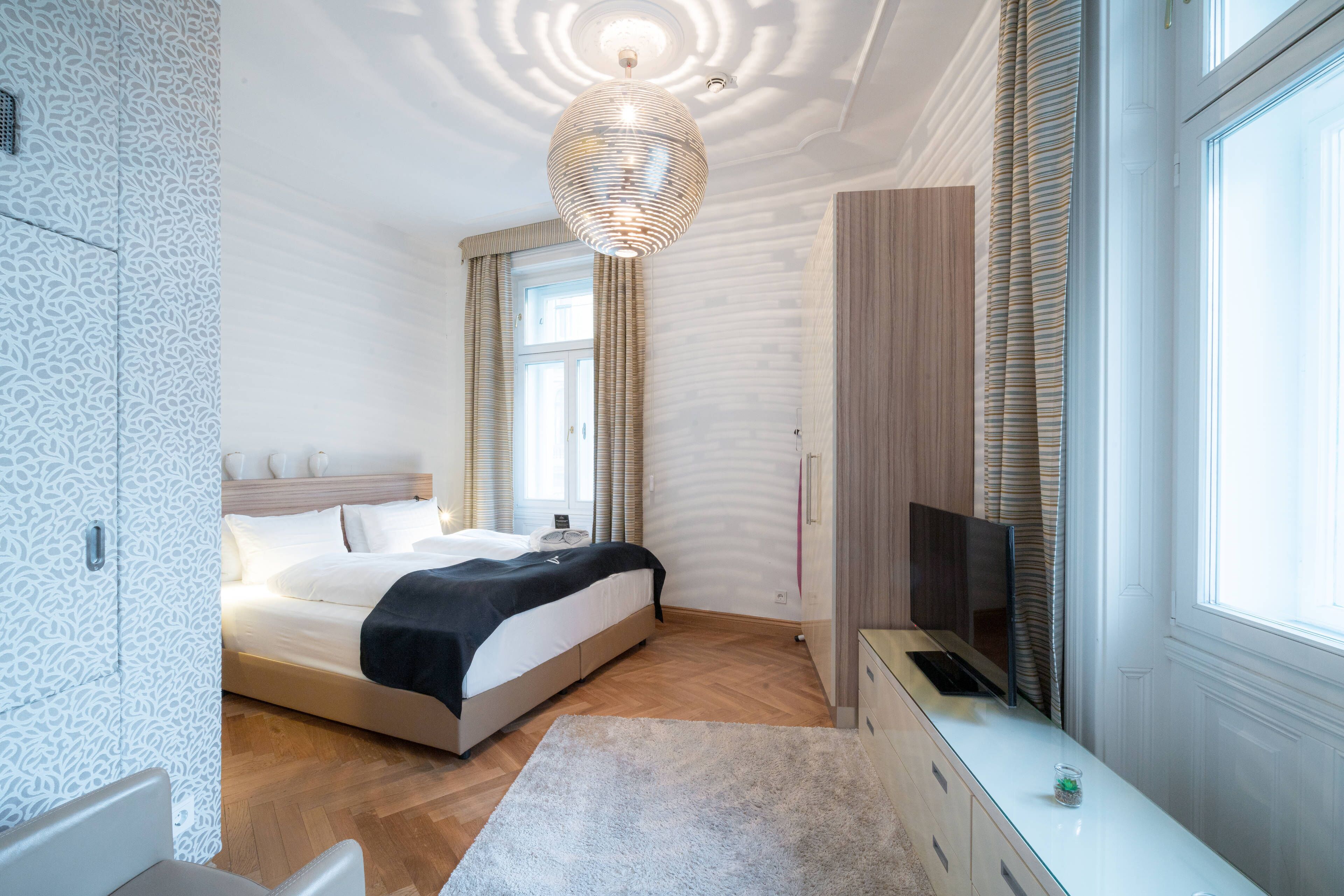 1 slaapkamer, een strijkplank/strijkijzer, gratis wifi, beddengoed