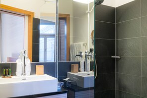 Hårtork och handdukar