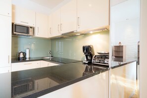 Fridge, microwave, oven, dishwasher - Vienna Residence, City Hall - Parliament #6414 (Vienna)