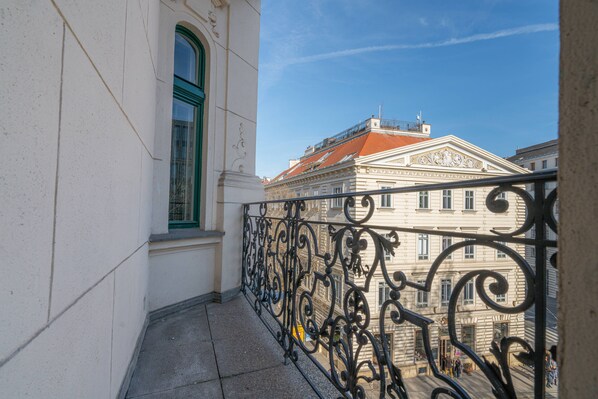 Property grounds - Vienna Residence, City Hall - Parliament #6416 (Vienna)