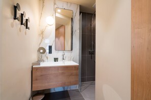 Hair dryer, towels - Vienna Residence, City Hall - Parliament #6417 (Vienna)