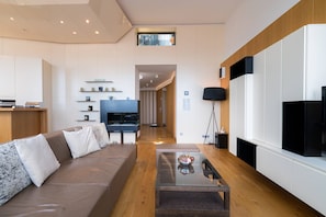 TV - Vienna Residence, City Hall - Parliament #6420 (Vienna)