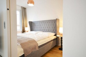 2 bedrooms, iron/ironing board, free WiFi, bed sheets