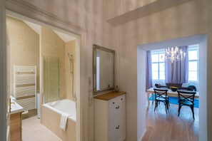 Hårføner og håndklær