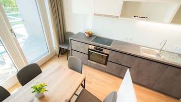 Kühlschrank, Mikrowelle, Ofen, Geschirrspüler