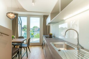 Kylskåp, mikrovågsugn, ugn och diskmaskin