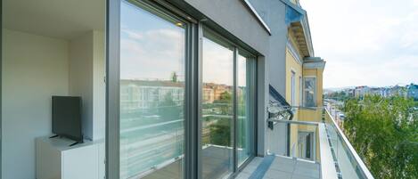 المنطقة المحيطة بالمنشأة